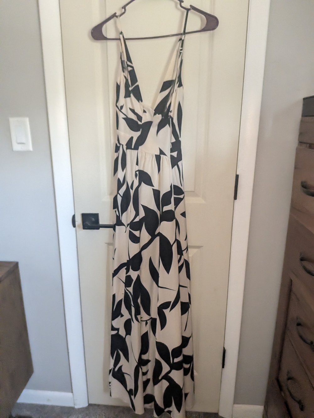 SHEIN Black and Cream V-Neck Abstract Print Maxi Dress - Picture 3 of 4